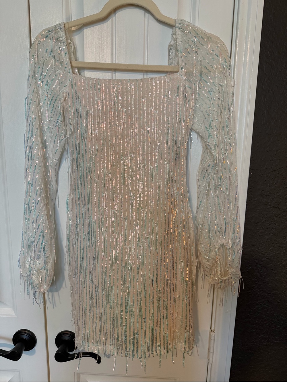 Xtraordinary white Beaded Mini Dress with Iridescent Mint Accents size 1.